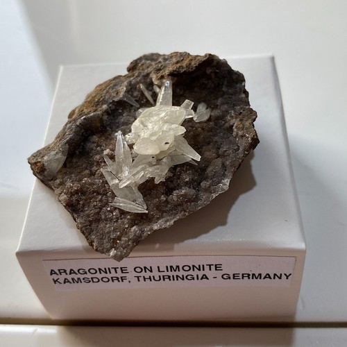 Aragonit auf limonit - auf,