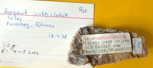Violetter aragonit mit calcit - aragonit,